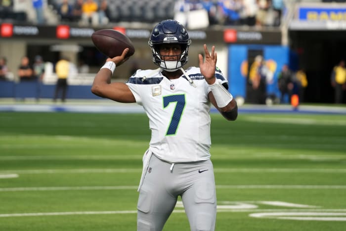 Nov 19, 2023; Inglewood, California, USA; Seattle Seahawks quarterback Geno Smith (7) throws the ball during the game against the Los Angeles Rams at SoFi Stadium.